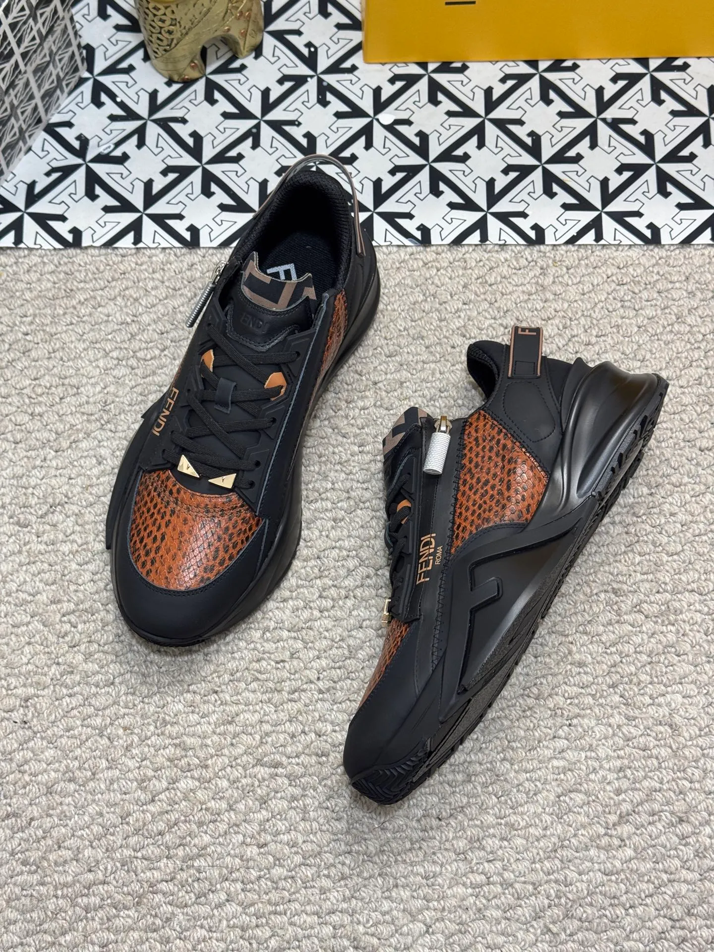 Men's men's shoes 💰520 [New style] 🦥🦥 Original quality - Fendi ◾️▫️F D🆕 Spring and summer new men's slip-on sneakers, with elastic straps, side zippers, and corrugated soles engraved with F. Embossed Fendi Flow lettering on the heel. Mixed material of high-tech fabric and black suede. FF graphic tongue. Ultra-light and wear-resistant EVA sole. Size: 38-44 (45 customized